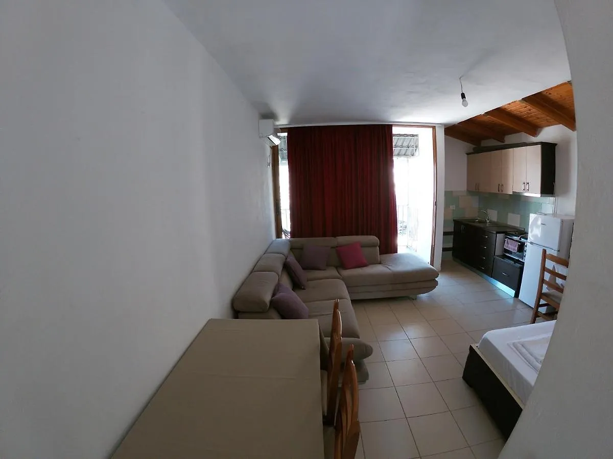 Honey Apartments Near Promenade Saranda
