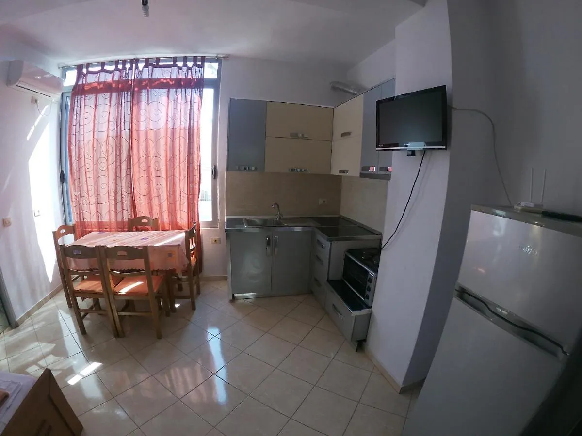 Honey Apartments Near Promenade Saranda Albanie