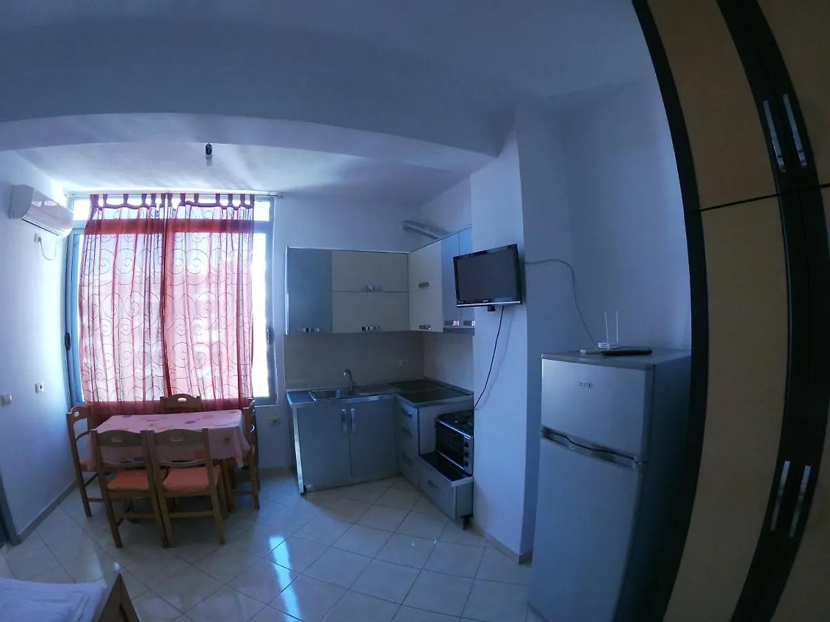 Honey Apartments Near Promenade Saranda Albanie