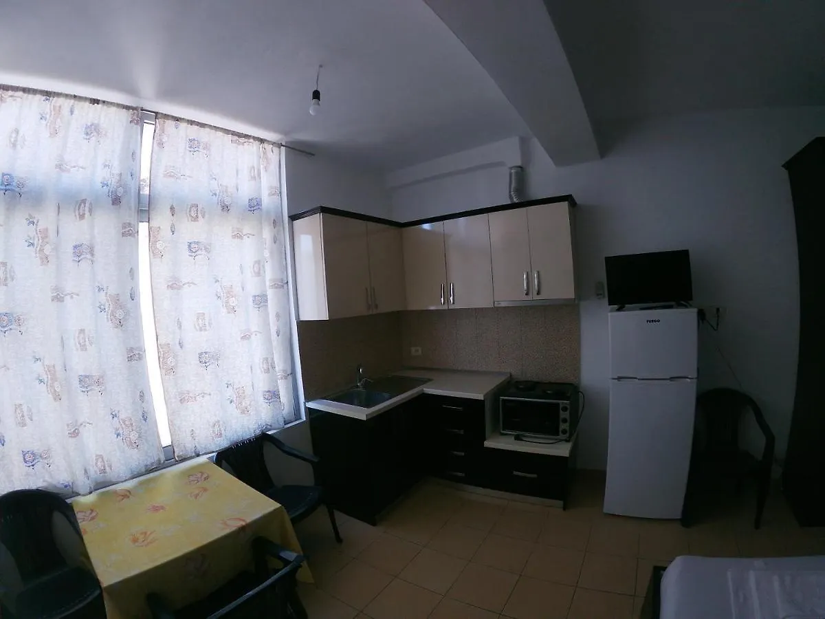 Honey Apartments Near Promenade Saranda Albanie