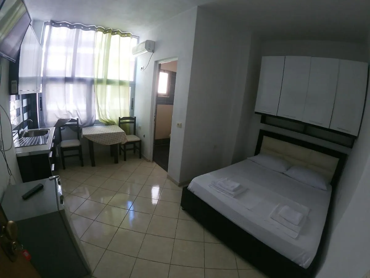 Honey Apartments Near Promenade Saranda Albanie
