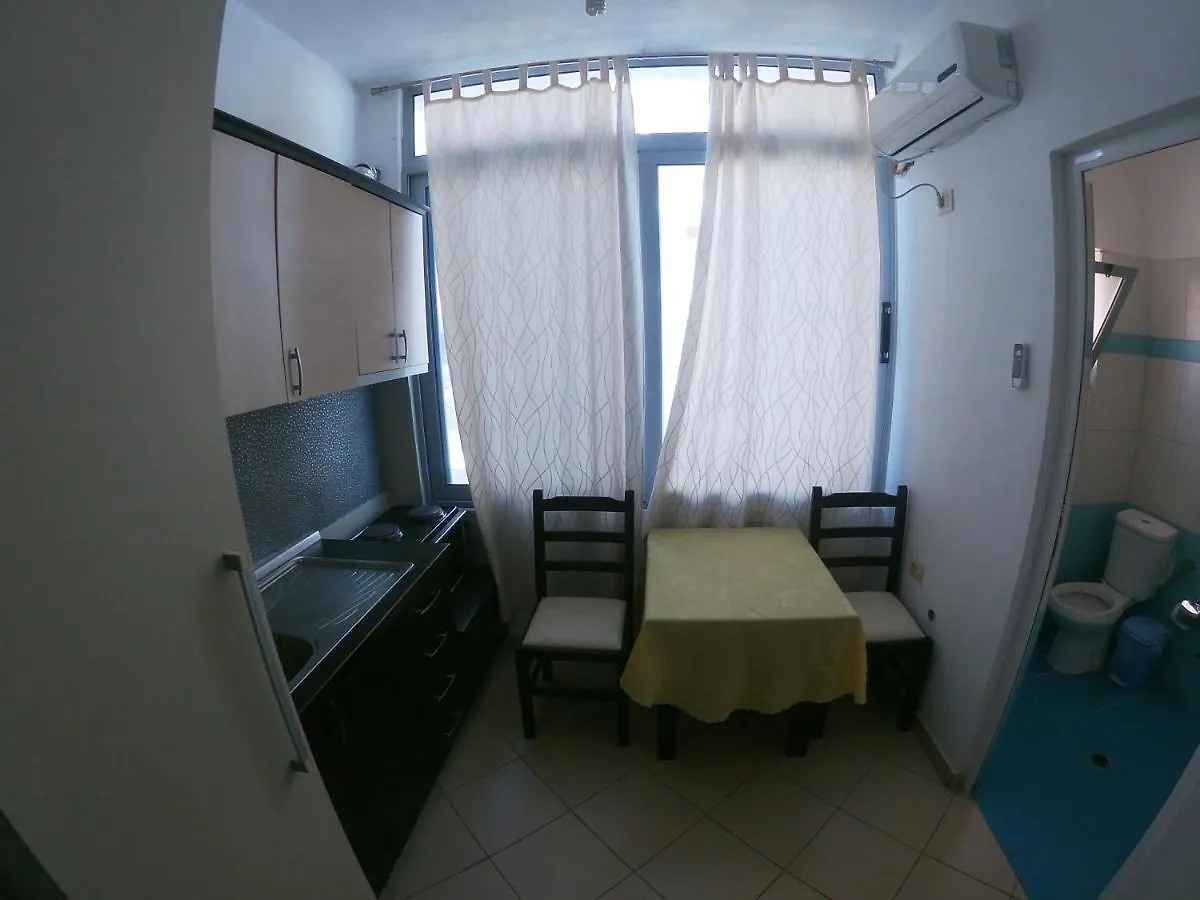 Honey Apartments Near Promenade Saranda Albanie